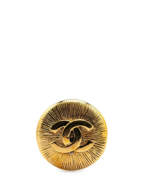 CHANEL Pre-Owned 1970-1980 Gold Plated CC Round Brooch costume brooch