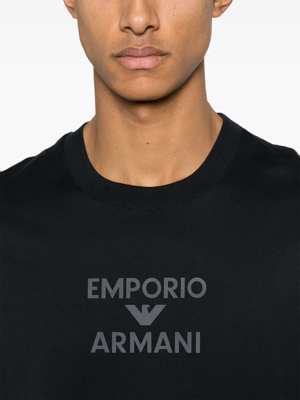 EMPORIO ARMANI LOGO-APPLIQUÉ T-SHIRT