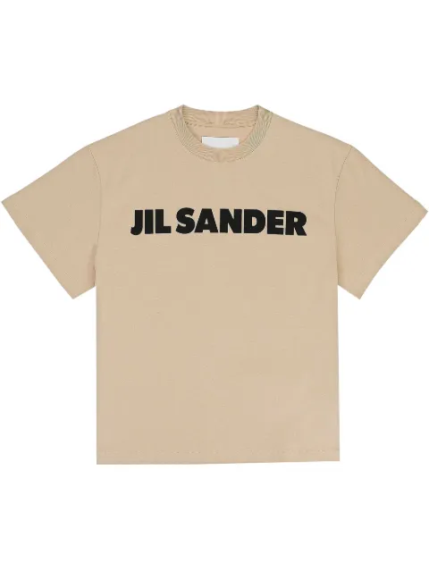 Jil Sander تيشيرت 'دارك ساند' بطبعة شعار الماركة