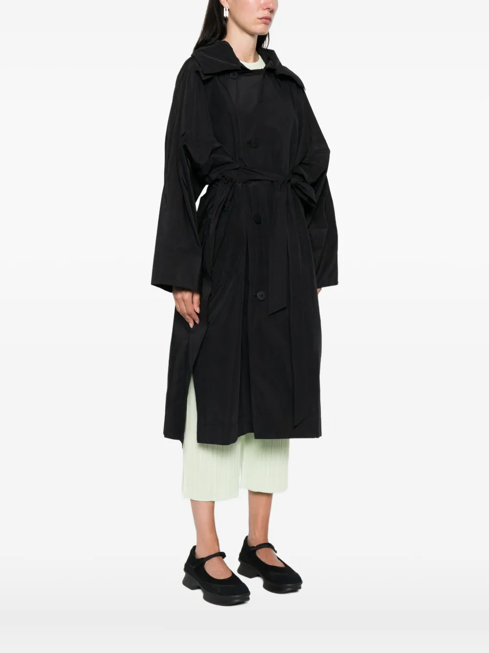 Issey Miyake Trenchcoat met ceintuur Zwart