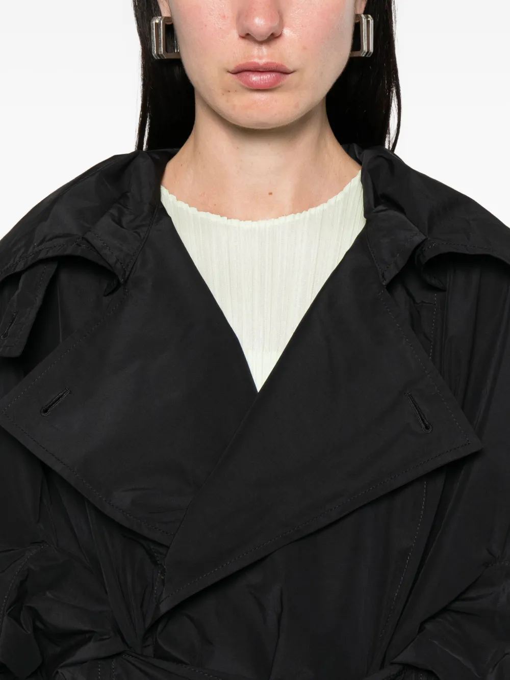 Issey Miyake Trenchcoat met ceintuur Zwart