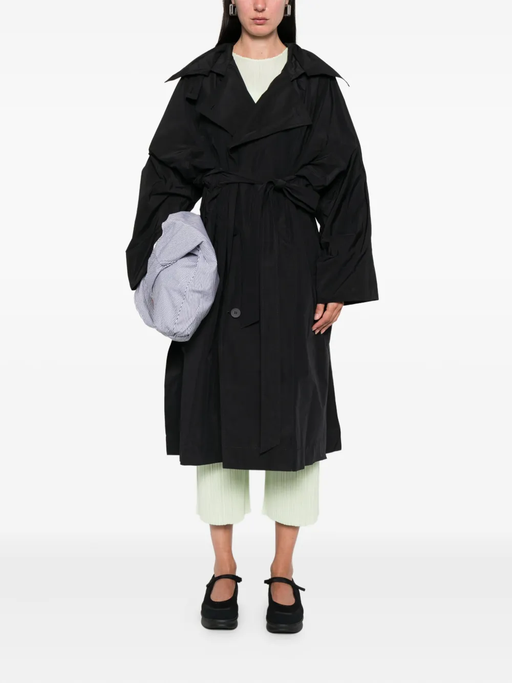 Issey Miyake Trenchcoat met ceintuur Zwart
