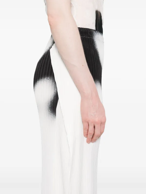 ISSEY MIYAKE クロップドパンツ　ホワイト Issey Miyake Shadow Study パンツ | ホワイト | FARFETCH JP