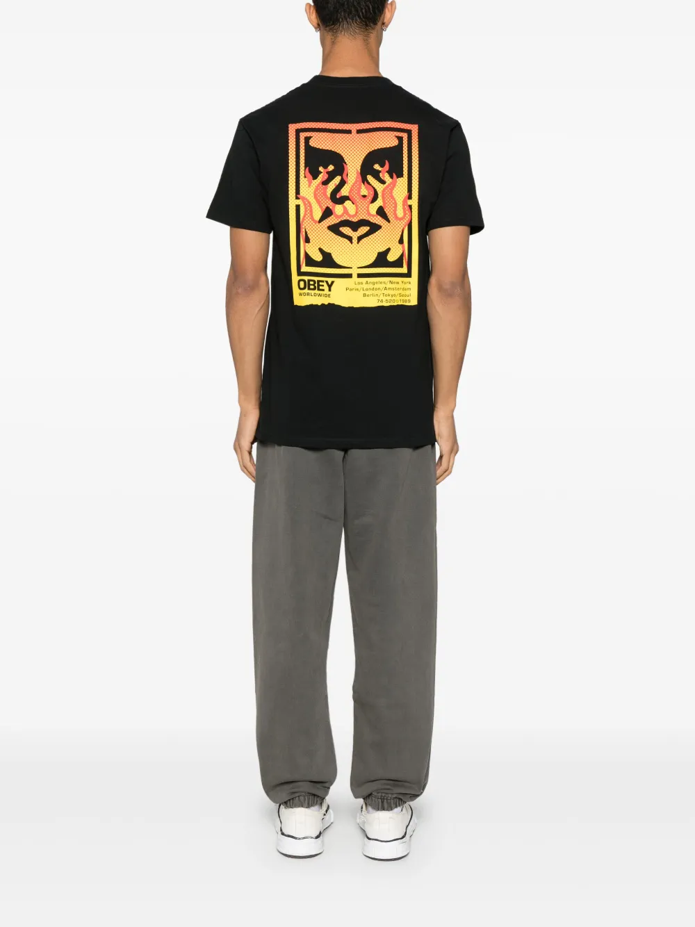 Obey Icon Stencil T-shirt met vlammenprint - Zwart