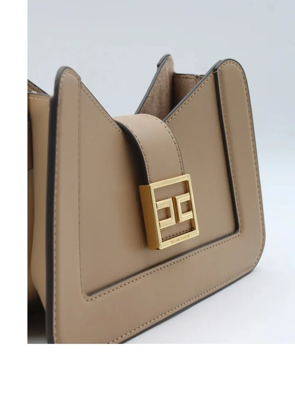 Elisabetta Franchi Schoudertas met logogesp Bruin