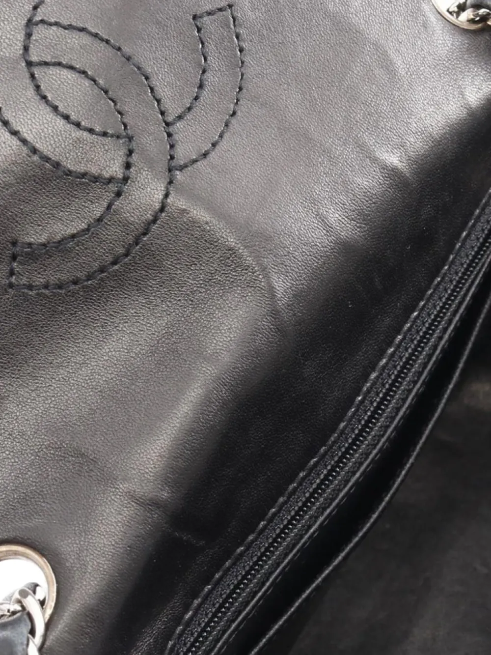 Pre-owned Chanel 2000-2002 Matelasse Tote Bag In Black