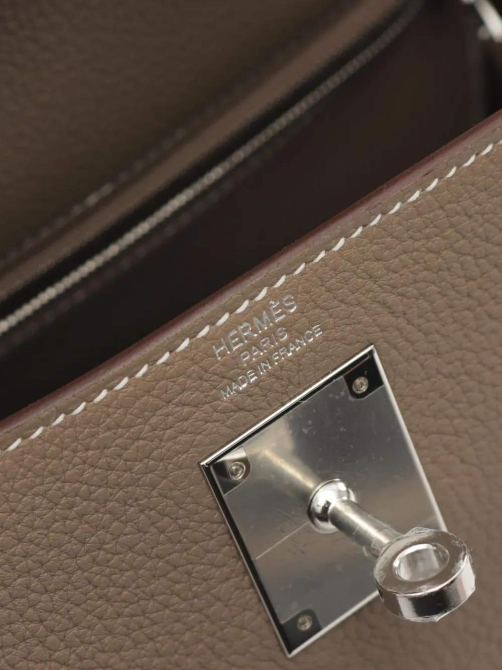 Pre-owned Hermes 2024 Kelly 28 Handbag In Neutrals