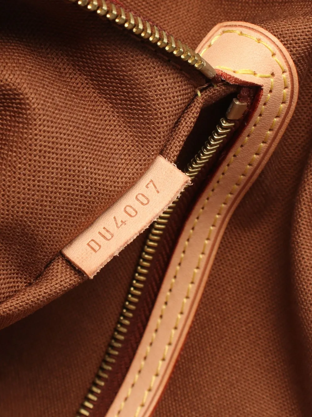 Pre-owned Louis Vuitton 2007 Batignolles Horizontal Shoulder Bag In Brown