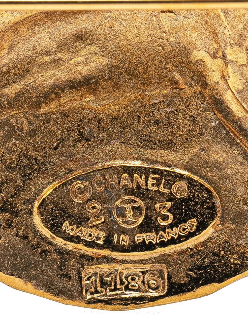 Pre-owned Chanel 1980-1990 Gold Plated Cc Round Lion Brooch Costume Brooch