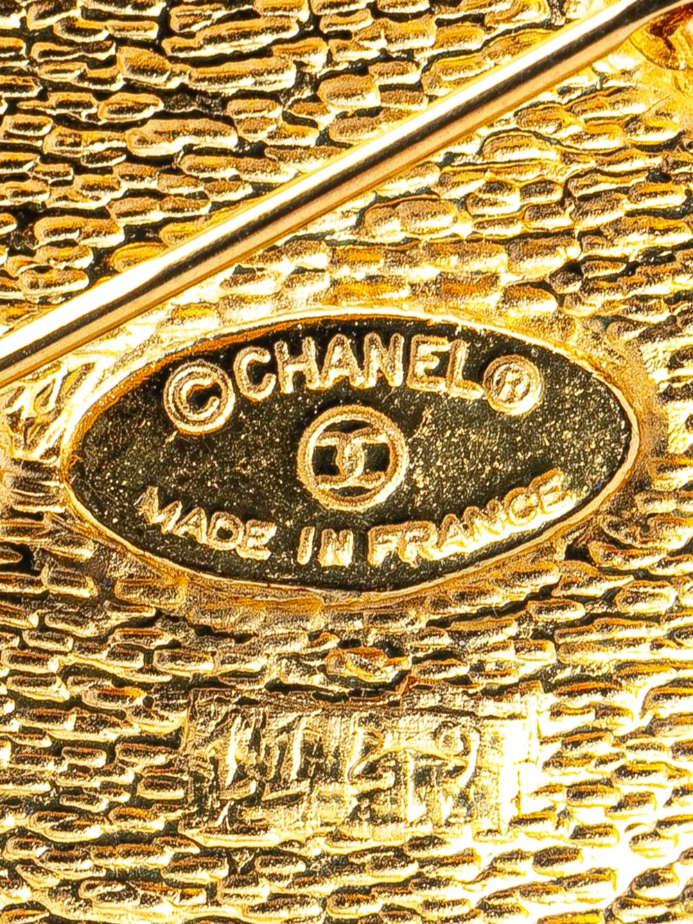 Pre-owned Chanel 1970-1980 Gold Plated Cc Horsetop Brooch Costume Brooch