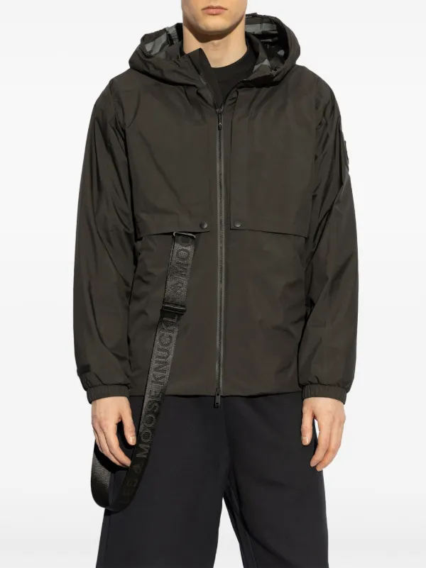 Moose Knuckles logo-print Strap Jacket | Black | FARFETCH IN