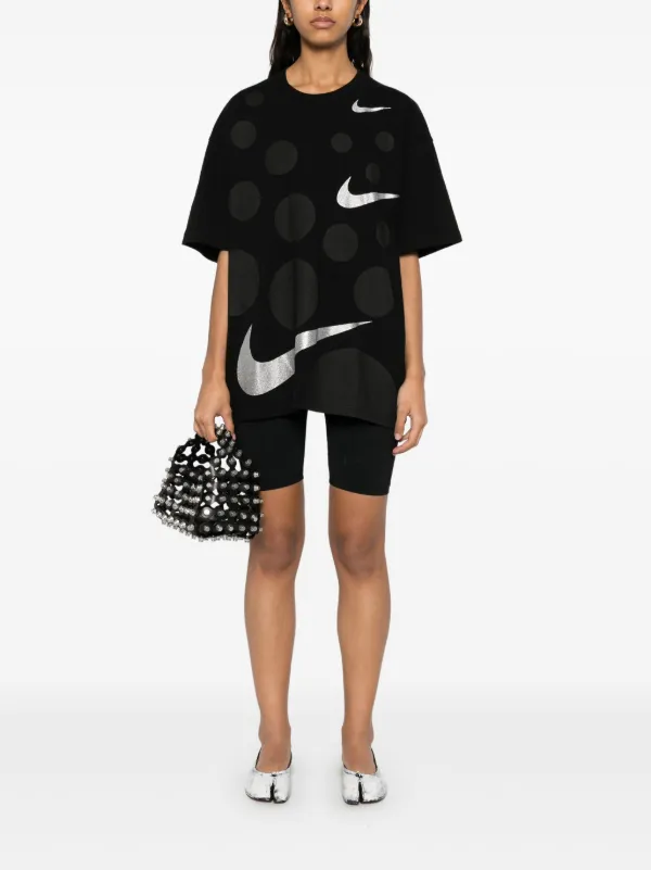 【COMME des GARCONS】 X ナイキロゴプリントT シャツ(関税込み) Black Comme Des Garçons x Nike プリント Tシャツ | ブラック