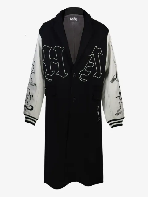 Haculla sobretodo bordado con mangas estilo béisbol