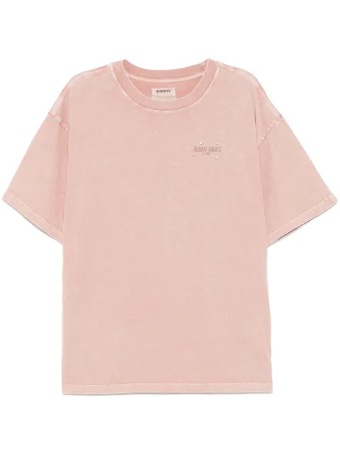 Musium Div. playera con logo estampado