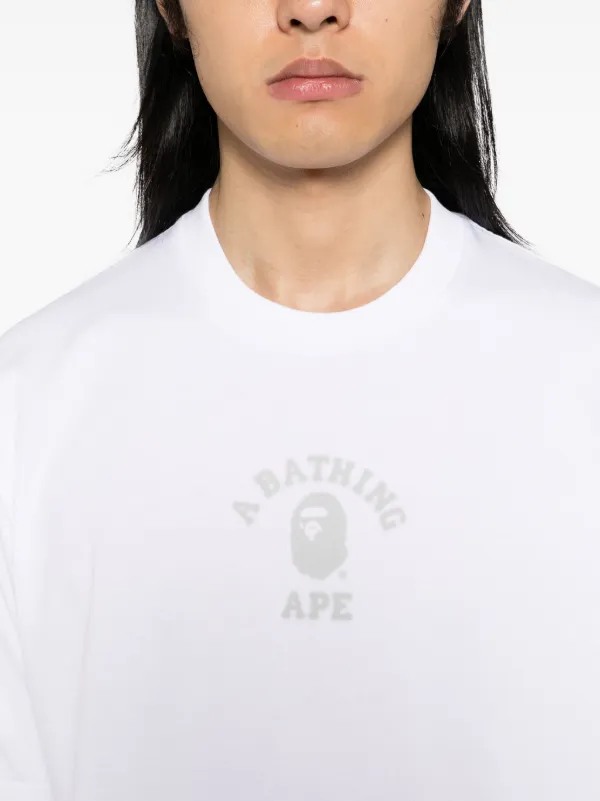 A BATHING APE® College Tシャツ | ホワイト | FARFETCH JP
