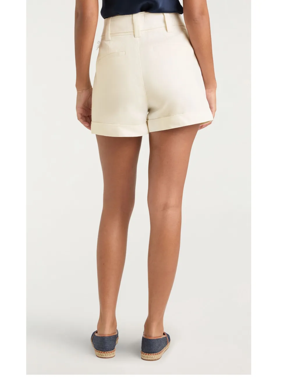 Cinq A Sept Shorts met ceintuur Wit