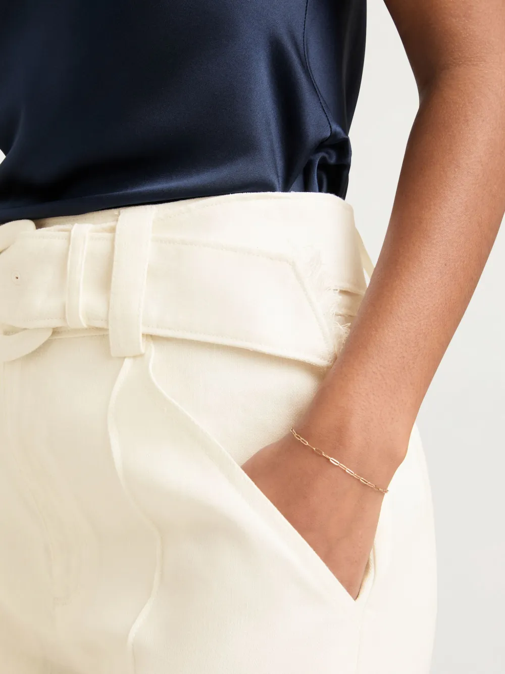 Cinq A Sept Shorts met ceintuur Wit