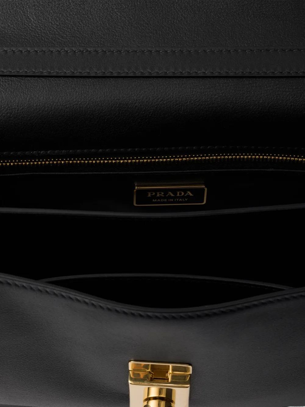 Prada Leren schoudertas Zwart