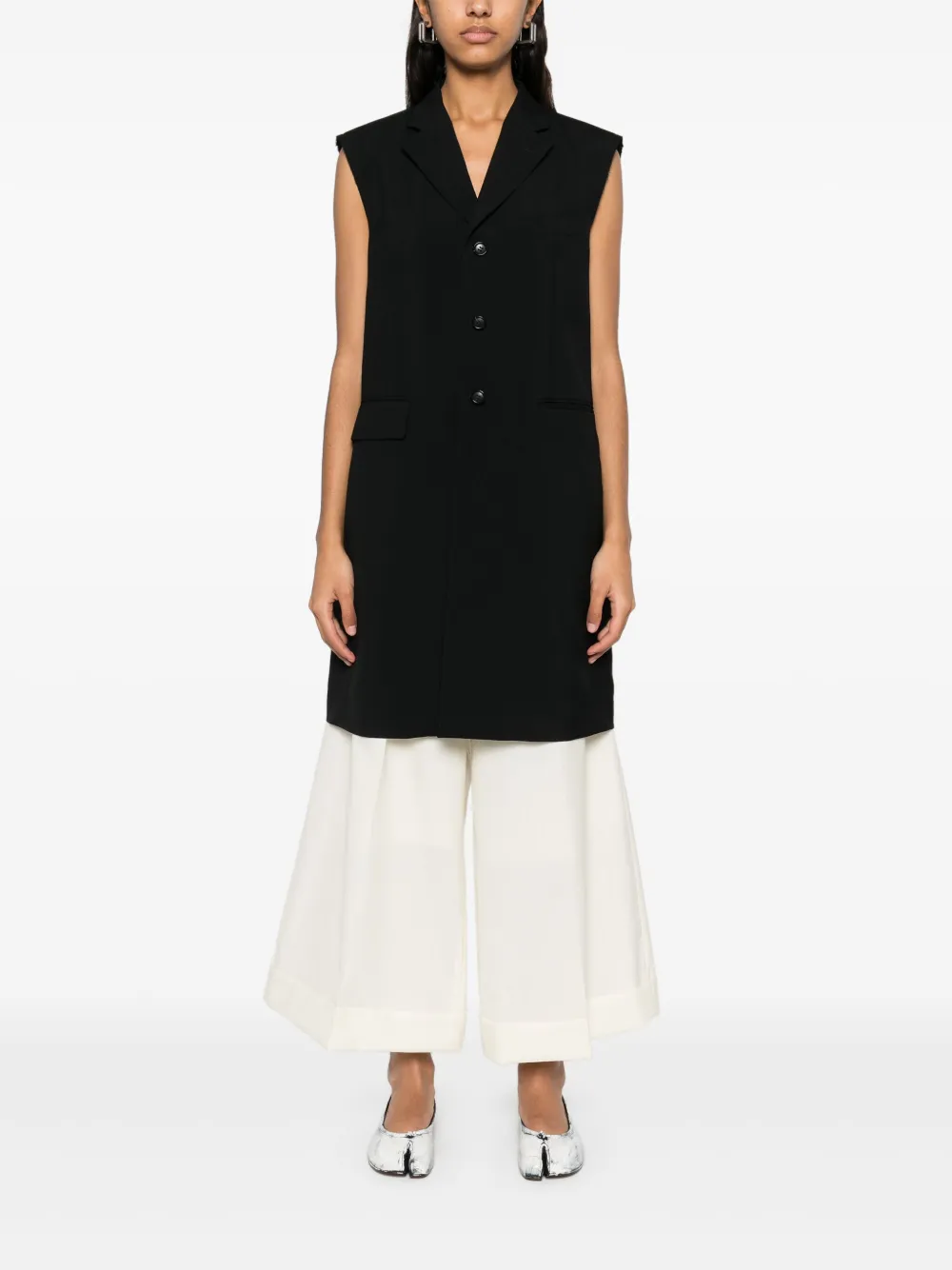 detachable-sleeves coat