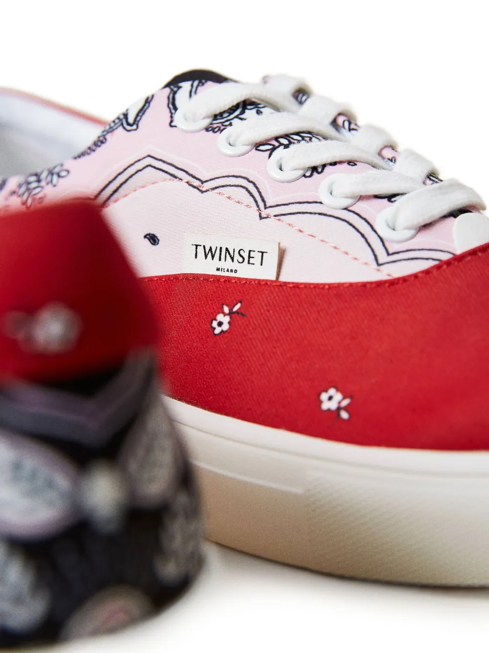 TWINSET Sneakers met bandanaprint Rood