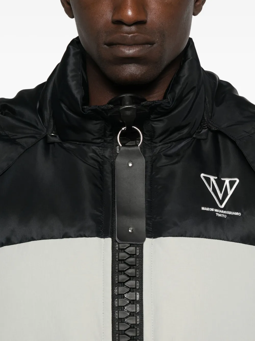 Maison MIHARA YASUHIRO Gewatteerde jas met colourblocking Grijs