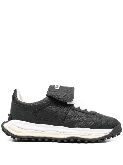 Maison MIHARA YASUHIRO tenis con detalle del logo