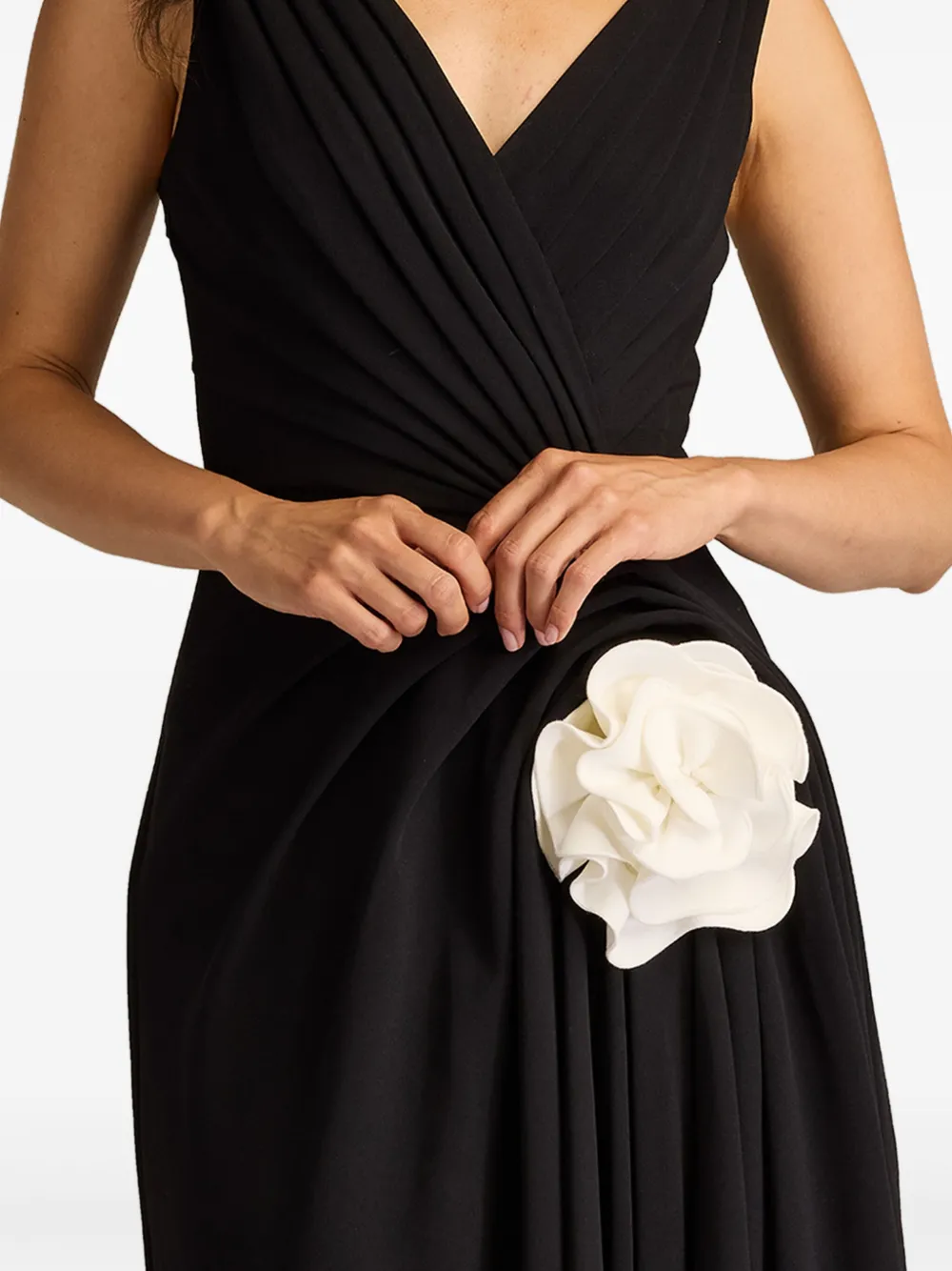 Tadashi Shoji Textured Crepe Sleeveless Gown In Black