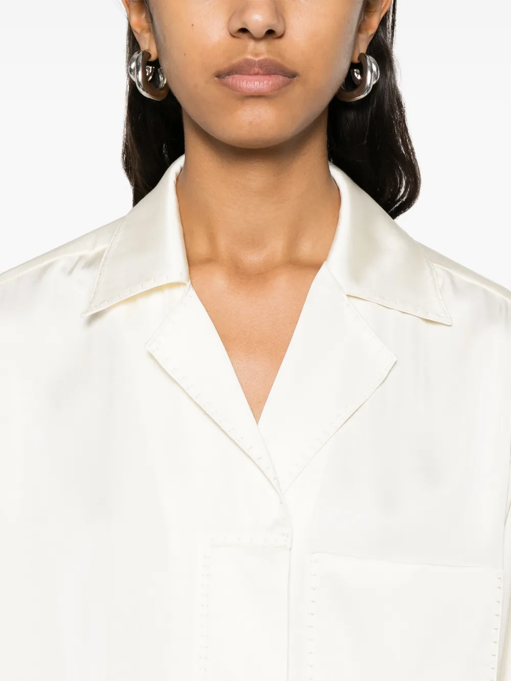 Low Classic Blouse met satijnen stiksel Beige