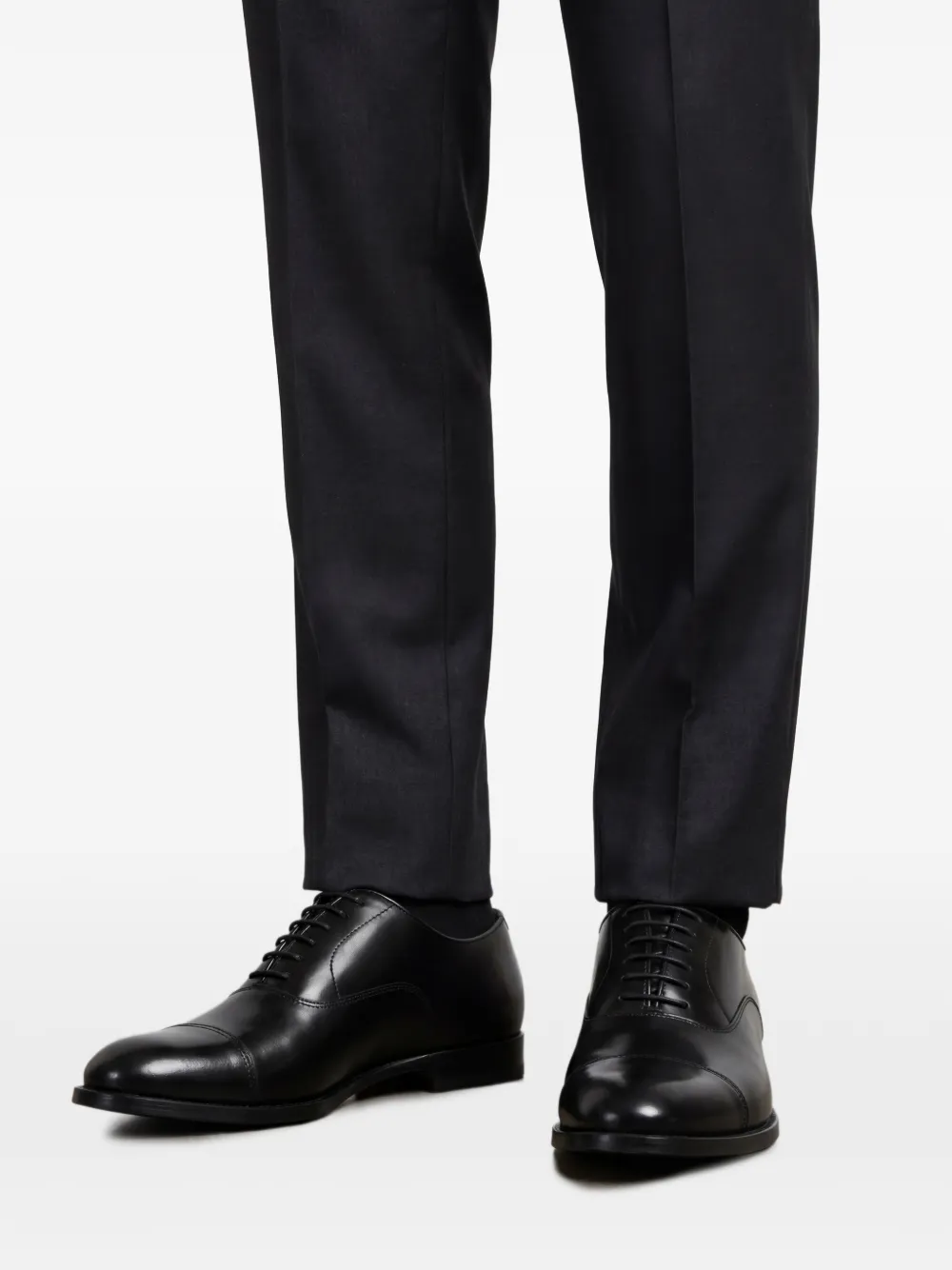 Doucal's Leren Oxford schoenen Zwart