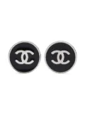 CHANEL Pre-Owned 2004 CC logo clip-on earrings - Black