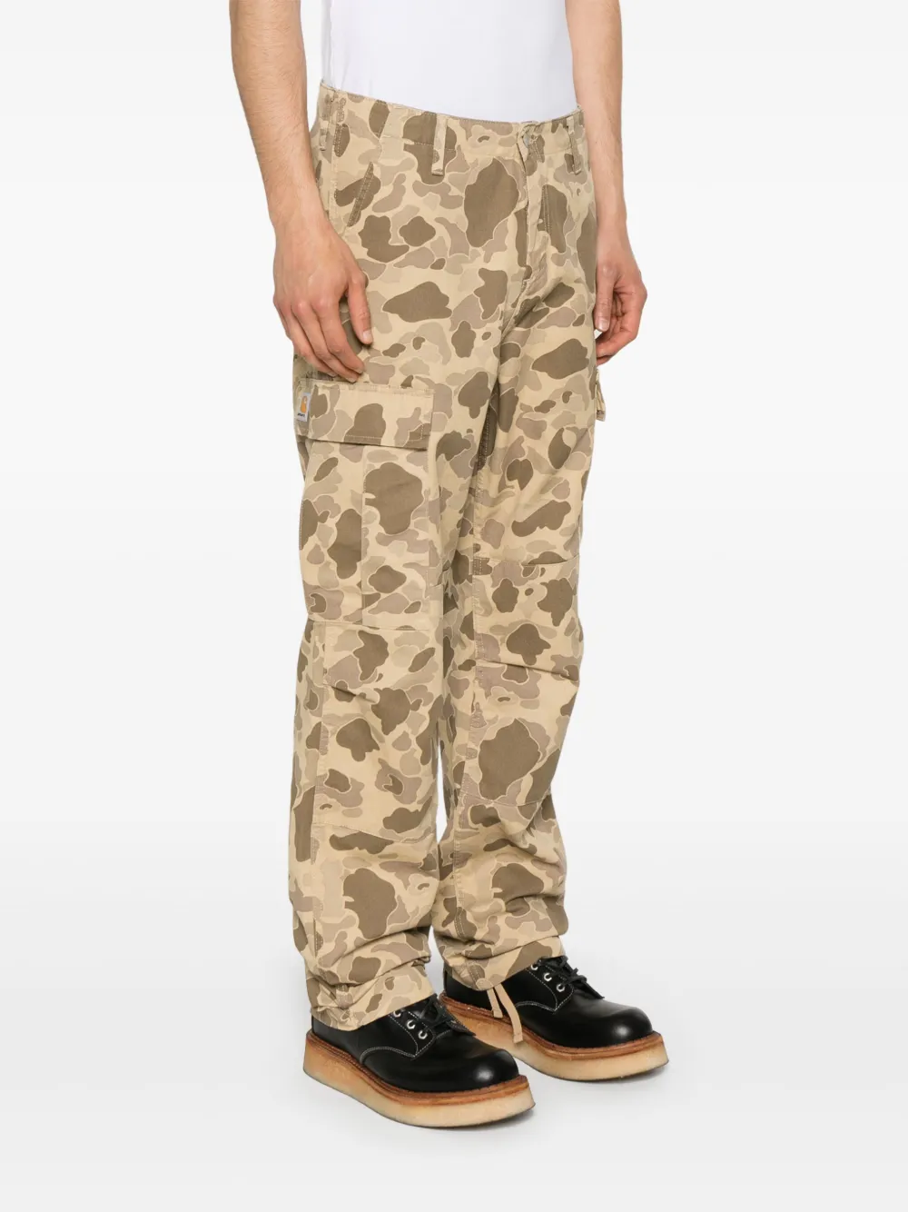 Carhartt WIP Broek met camouflageprint Bruin