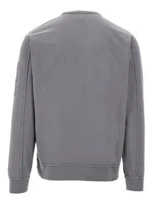 【関税込み】C.P. Company グレー ロゴパッチ スウェットシャツ CP Company（シー・ピー・カンパニー）メンズ トレーナー