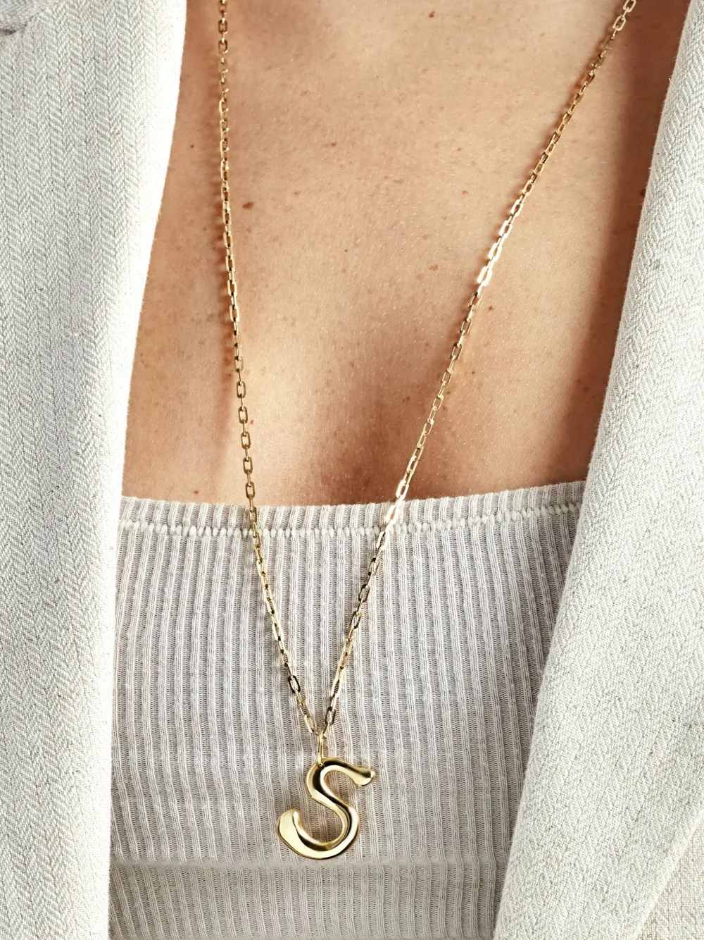 Jewels Aficionado 14K yellow gold S-pendant necklace | Fine Jewelry | Image 2