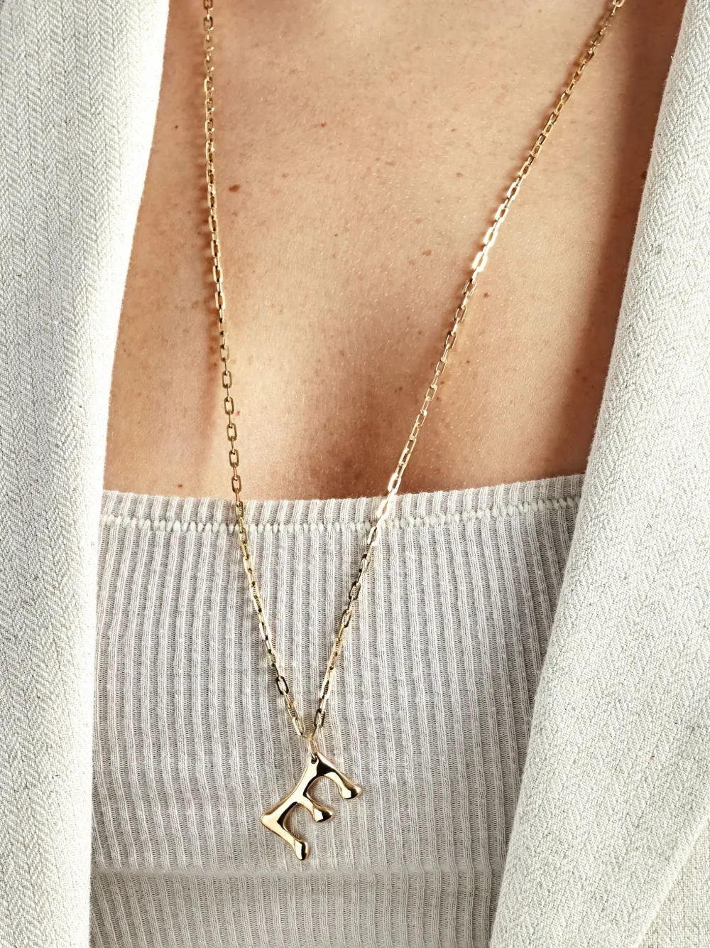 Jewels Aficionado 14K yellow gold E-pendant necklace | Fine Jewelry | Image 2
