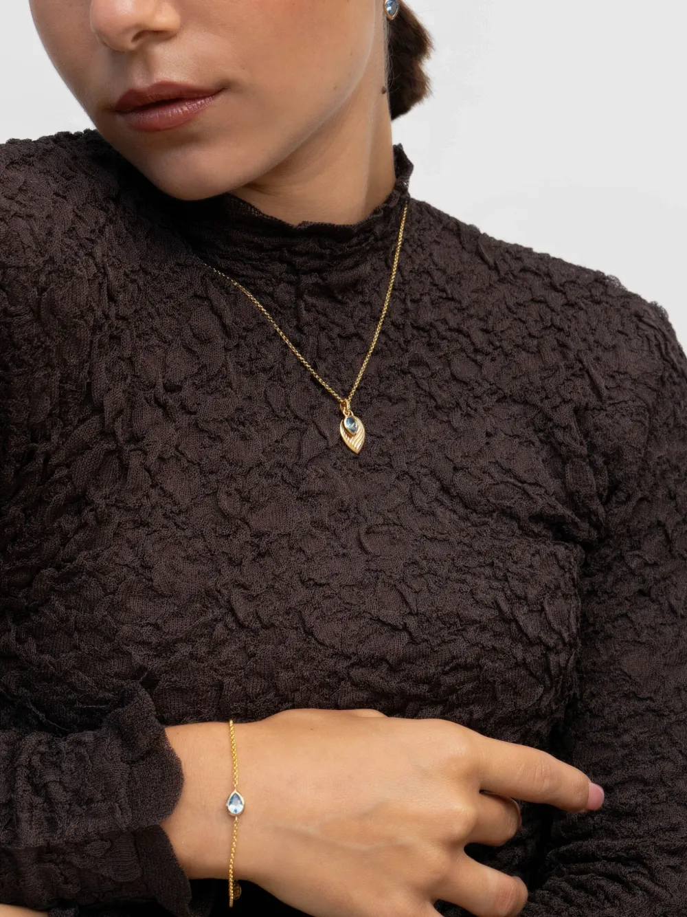 Dower & Hall Twist-embellished Pendant Necklace In Gold