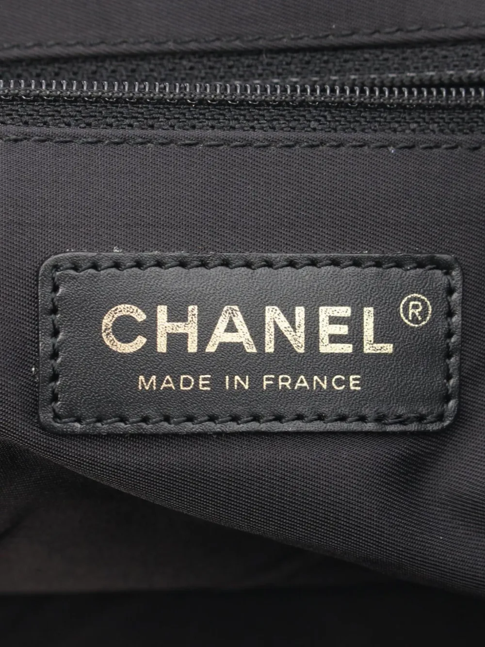 Pre-owned Chanel 2003-2004 Travel Line Mm Handbag In Black