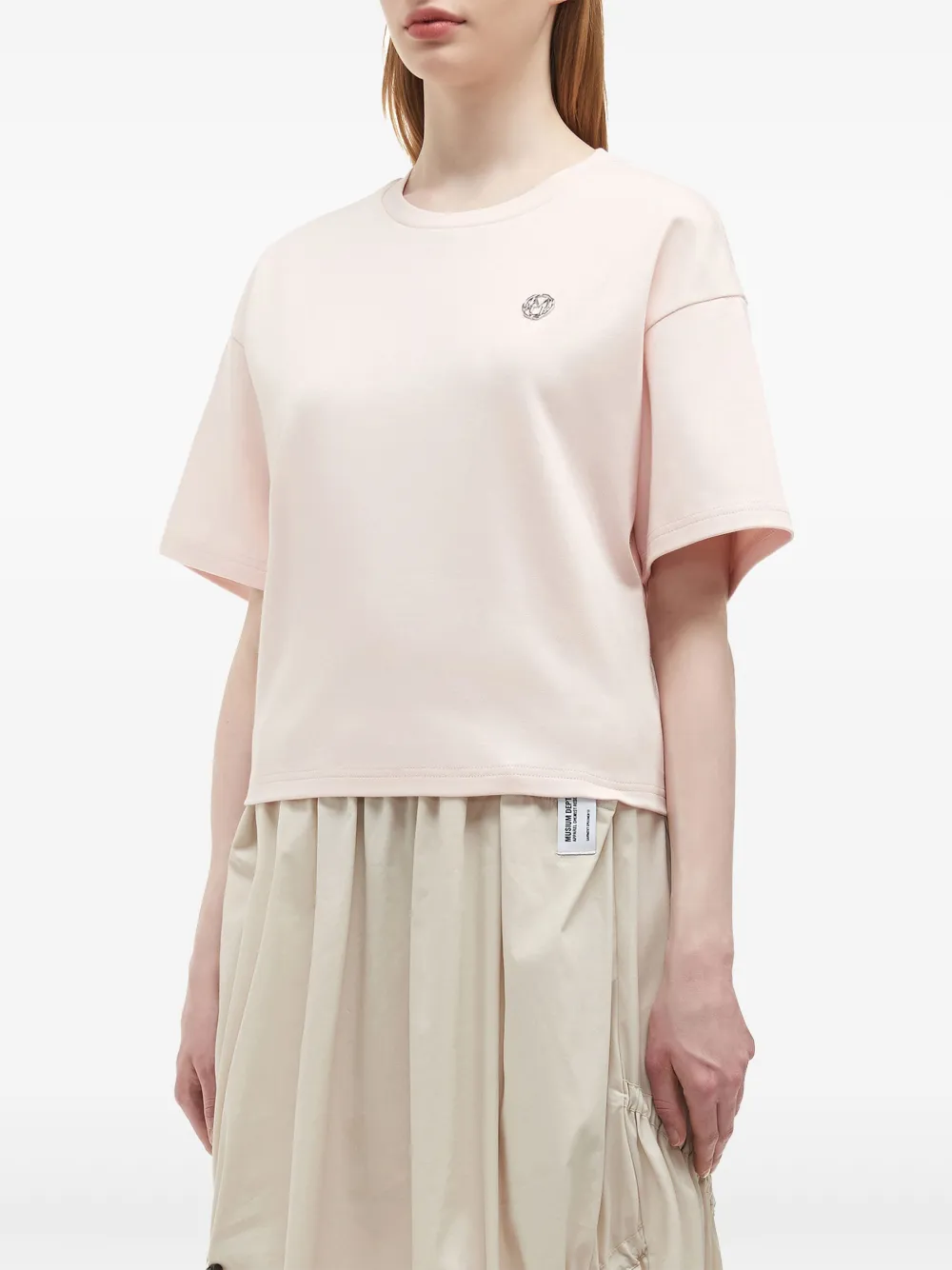 Musium Div. T-shirt met geborduurd logo Roze