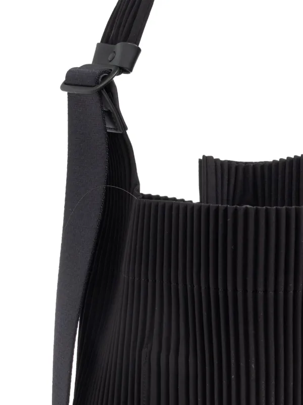 Homme Plissé Issey Miyake Pleated Tote Bag | Black | FARFETCH CA
