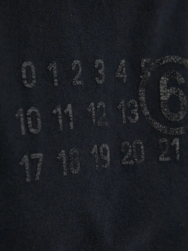 MM6 Maison Margiela Numbers プリント Tシャツ | ブラック MM6 Maison Margiela Numbers プリント Tシャツ | ブラック