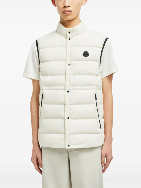 Moncler ロゴパッチ ベスト | ホワイト | FARFETCH JP