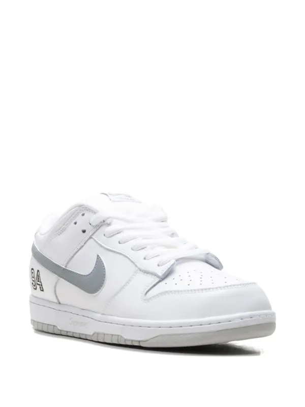靴 supreme Nike sb dunk low white 26cm Supreme x Nike SB Dunk Low White Metallic Silver HQ8487-100