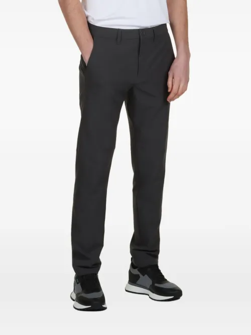 Pantalon chino à patch logo - BOSS - Modalova
