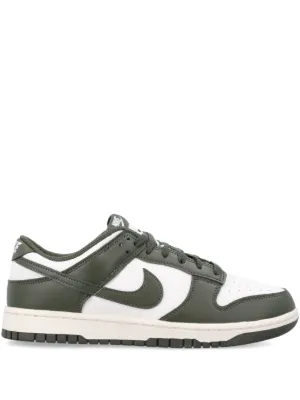 Nike Dunk Low “Medium Olive” スニーカー | ホワイト | FARFETCH JP