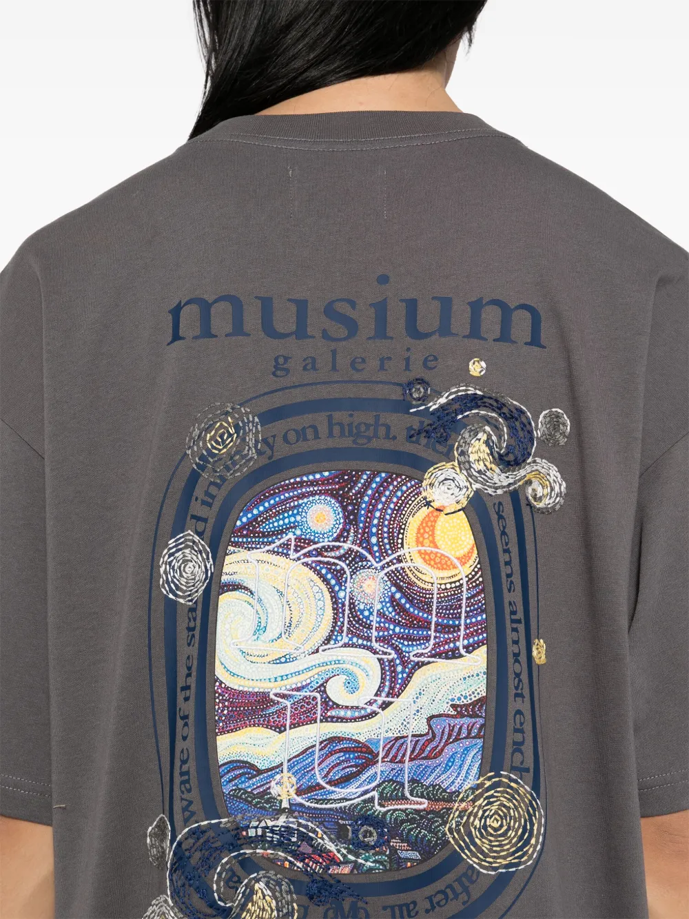 Musium Div. T-shirt met grafische print Grijs