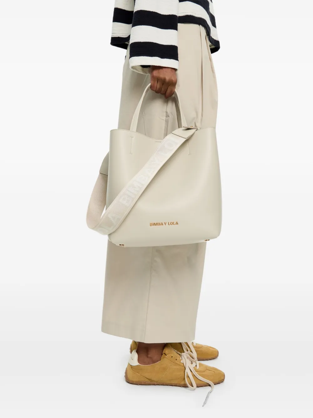 Shop Bimba Y Lola Large Chihuahua Shoulder Bag In Neutrals