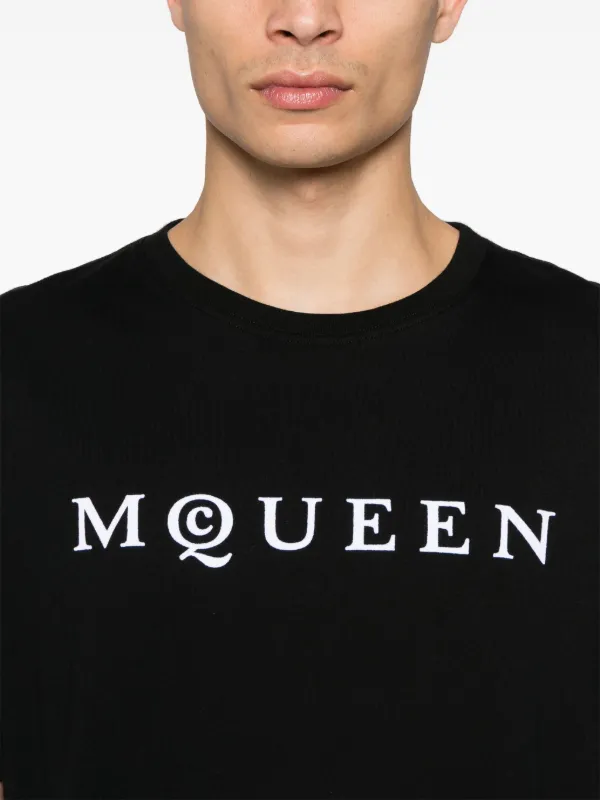 Tシャツ・カットソー ALEXANDER MCQUEEN DEVORE COTTON T-SHIRT WITH FLOCKED LOGO Alexander McQueen flocked-logo T-shirt | Black | FARFETCH