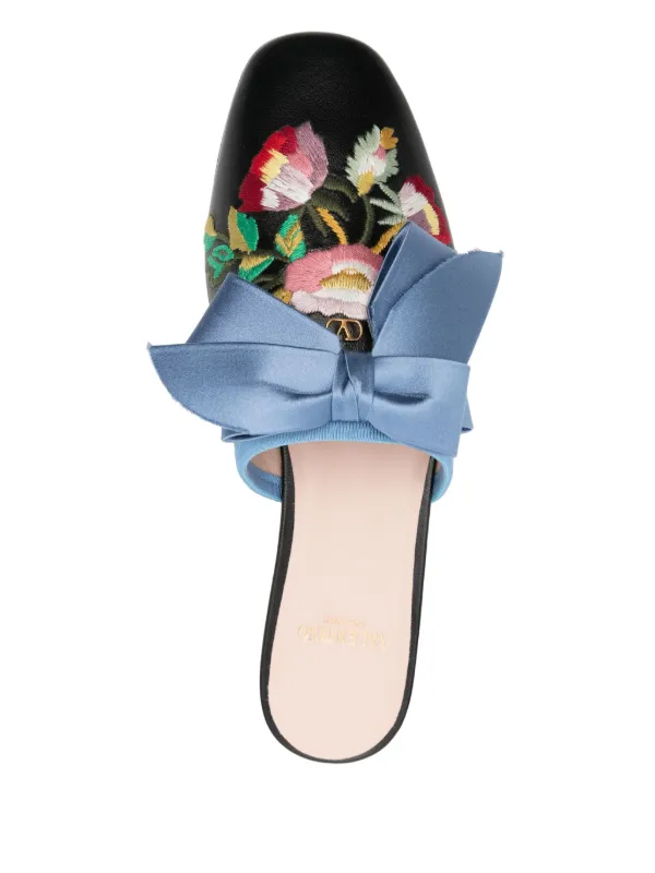 VALENTINO GARAVANI サンダル フローラル刺繍入り Valentino Garavani floral-embroidered Mules | Black | FARFETCH
