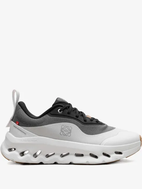 On zapatillas Cloudtilt 2 Black/White de On Running x Loewe