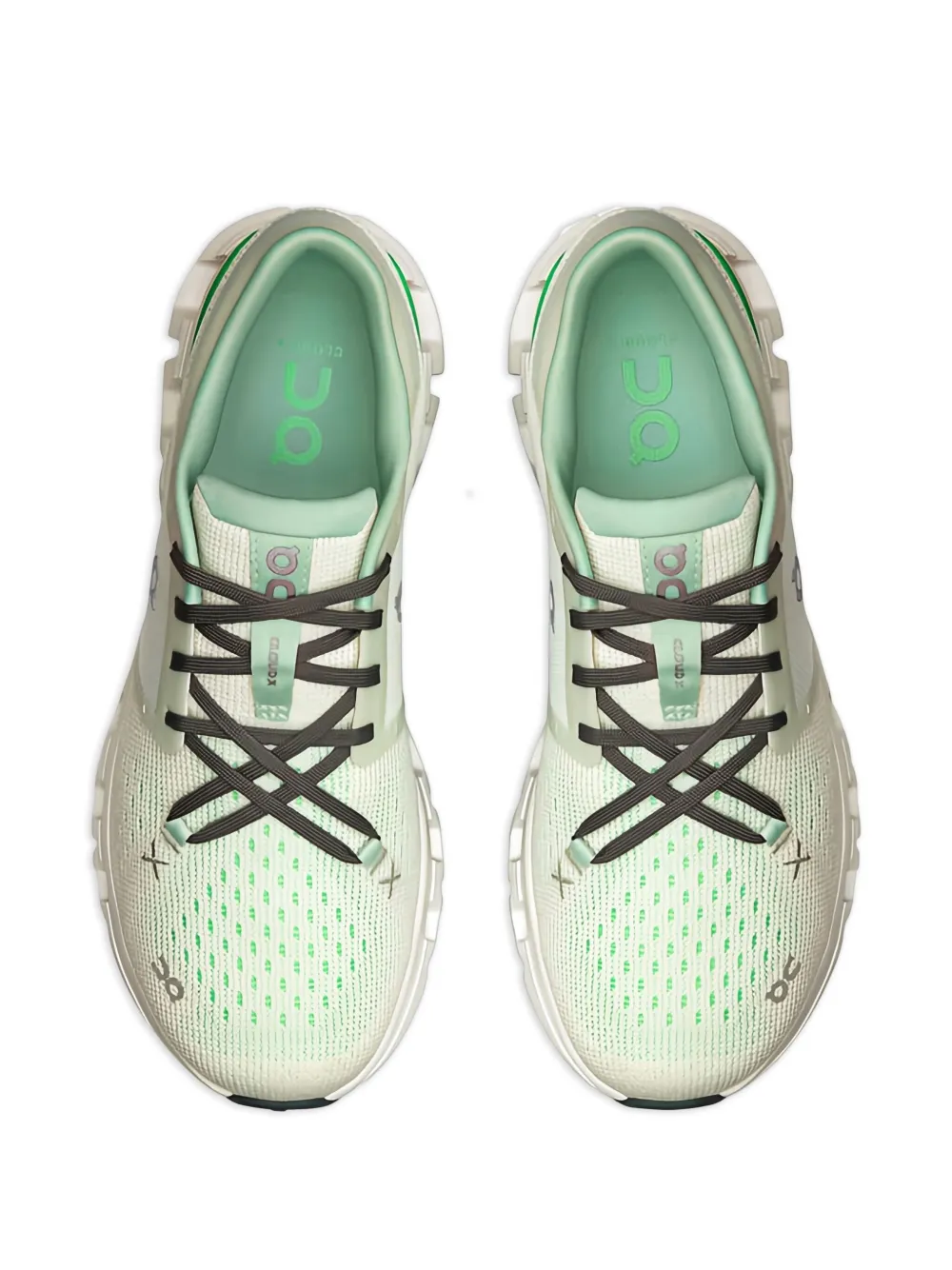 On Running Cloud X sneakers Wit