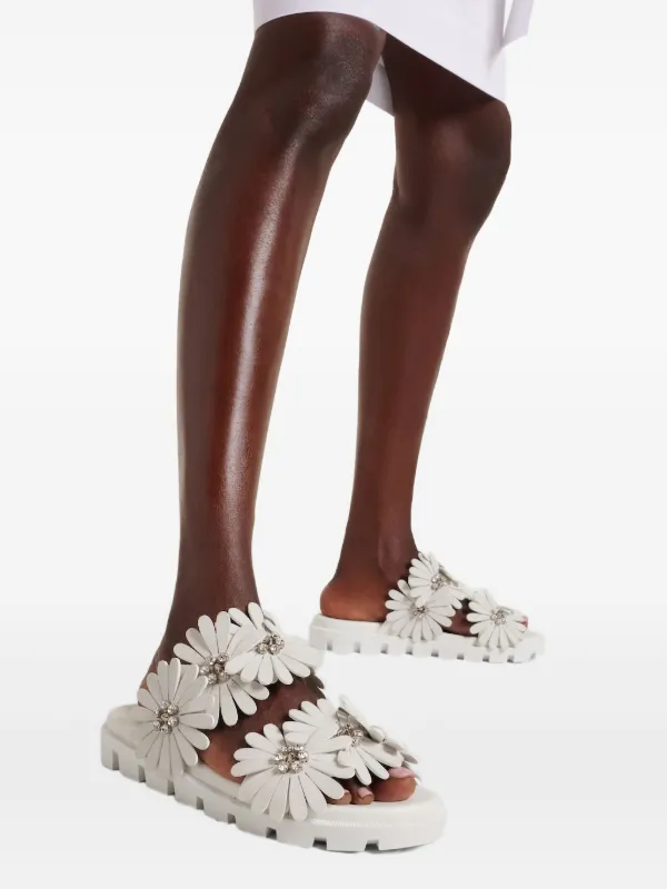 Christian Louboutin フラットシューズ 花柄 Christian Louboutin Flora Cool Slides | White | FARFETCH
